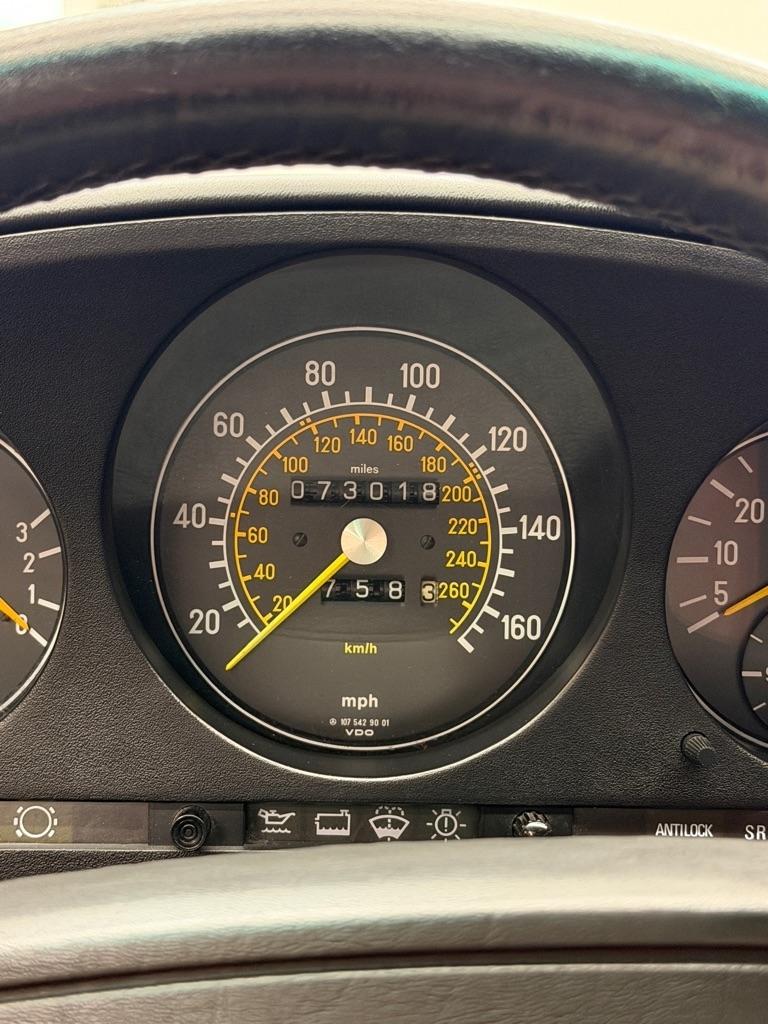Mercedes-Benz 560-Class  1987