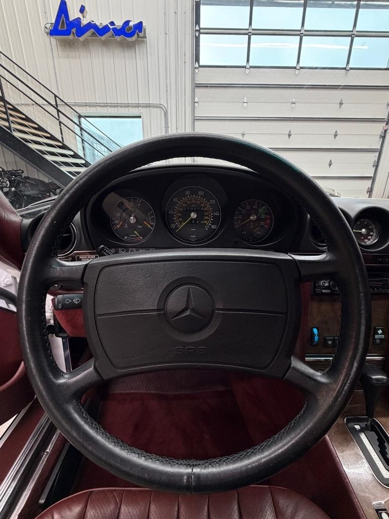 Mercedes-Benz 560-Class  1987