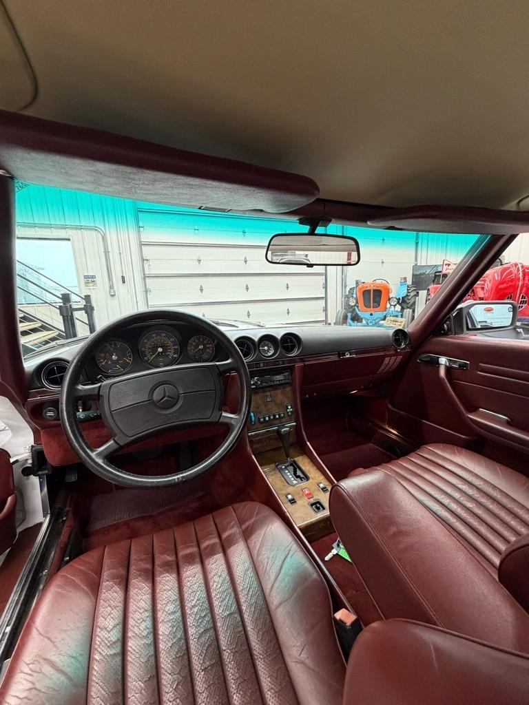 Mercedes-Benz 560-Class  1987