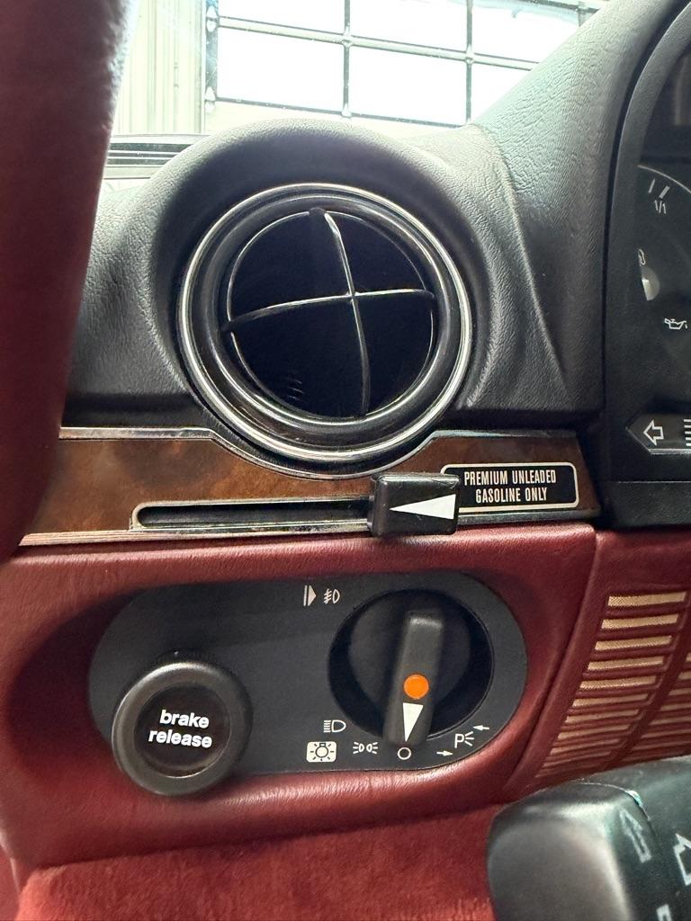 Mercedes-Benz 560-Class  1987