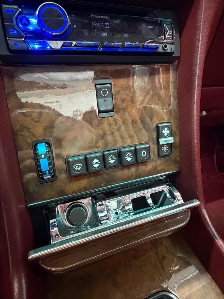 Mercedes-Benz 560-Class  1987
