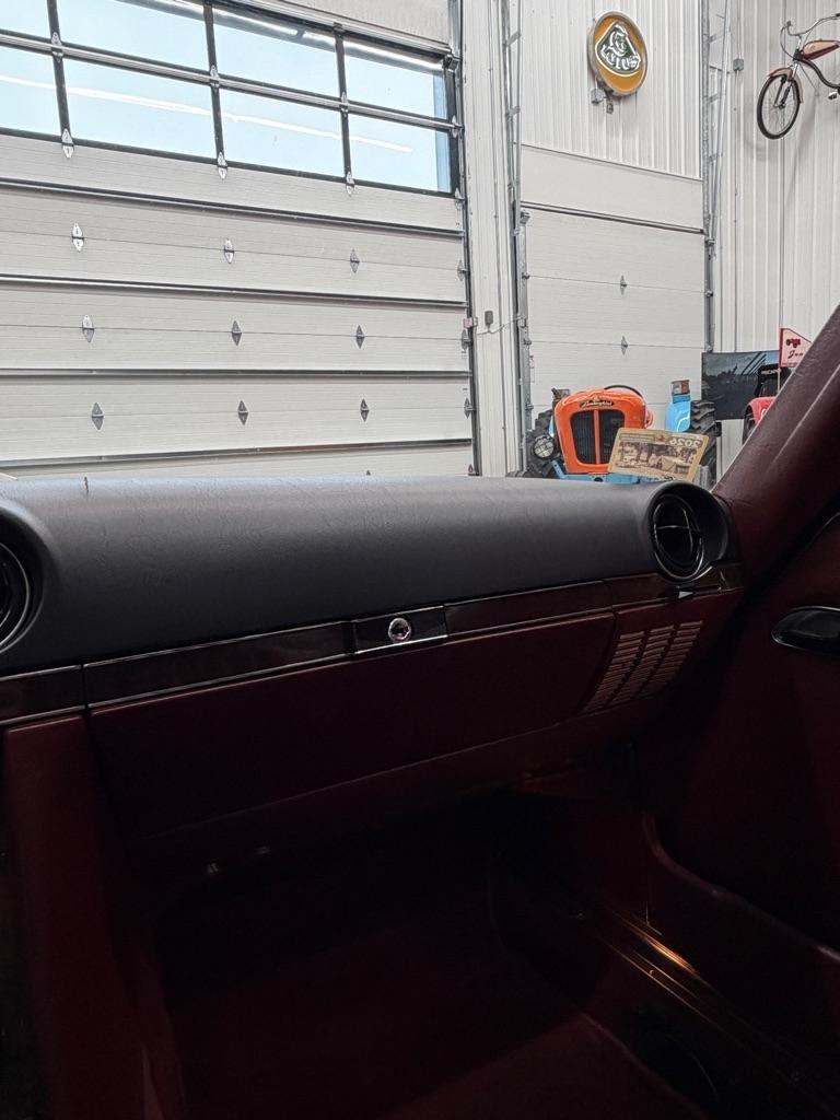 Mercedes-Benz 560-Class  1987