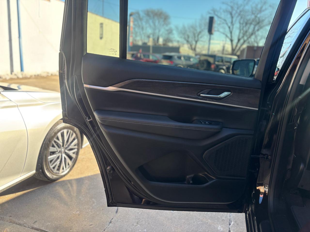 Jeep Grand Cherokee L Limited 4WD 2023