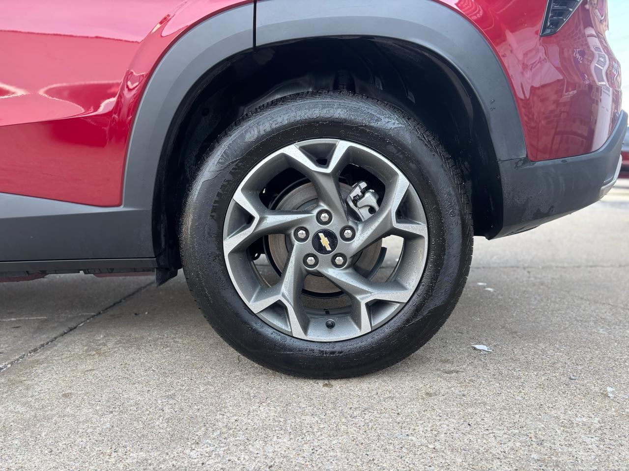 2025 Chevrolet Trax LT - Photo 16
