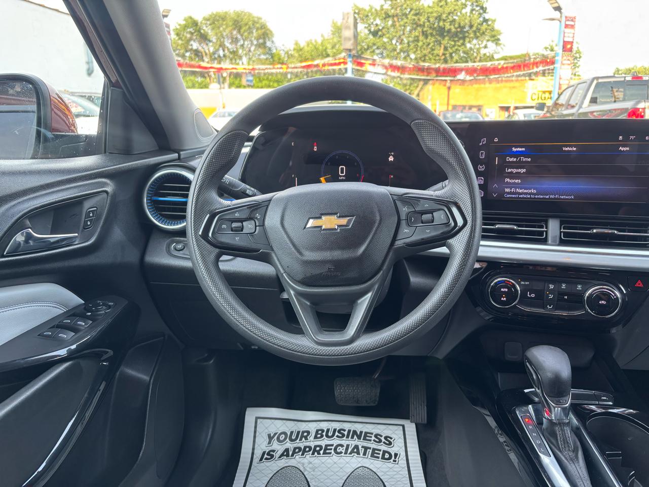 2025 Chevrolet Trax LT - Photo 22