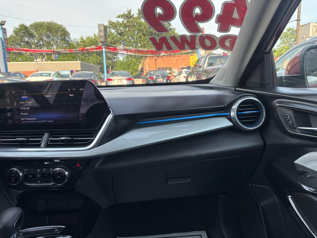 2025 Chevrolet Trax LT - Photo 23