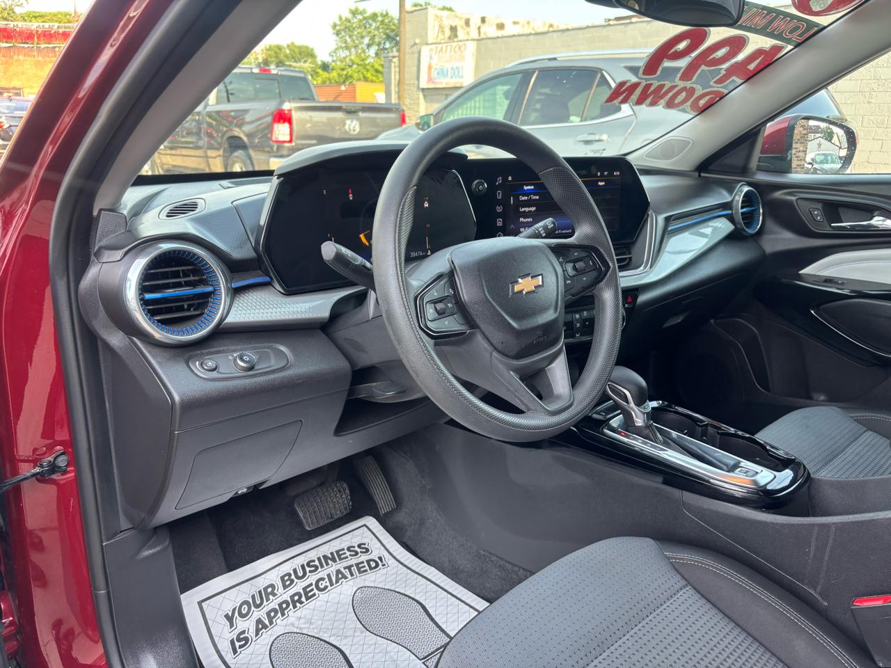 2025 Chevrolet Trax LT - Photo 27
