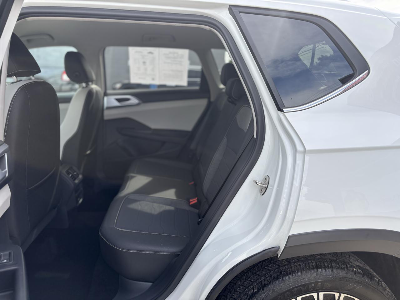 Volkswagen Taos SE 2025