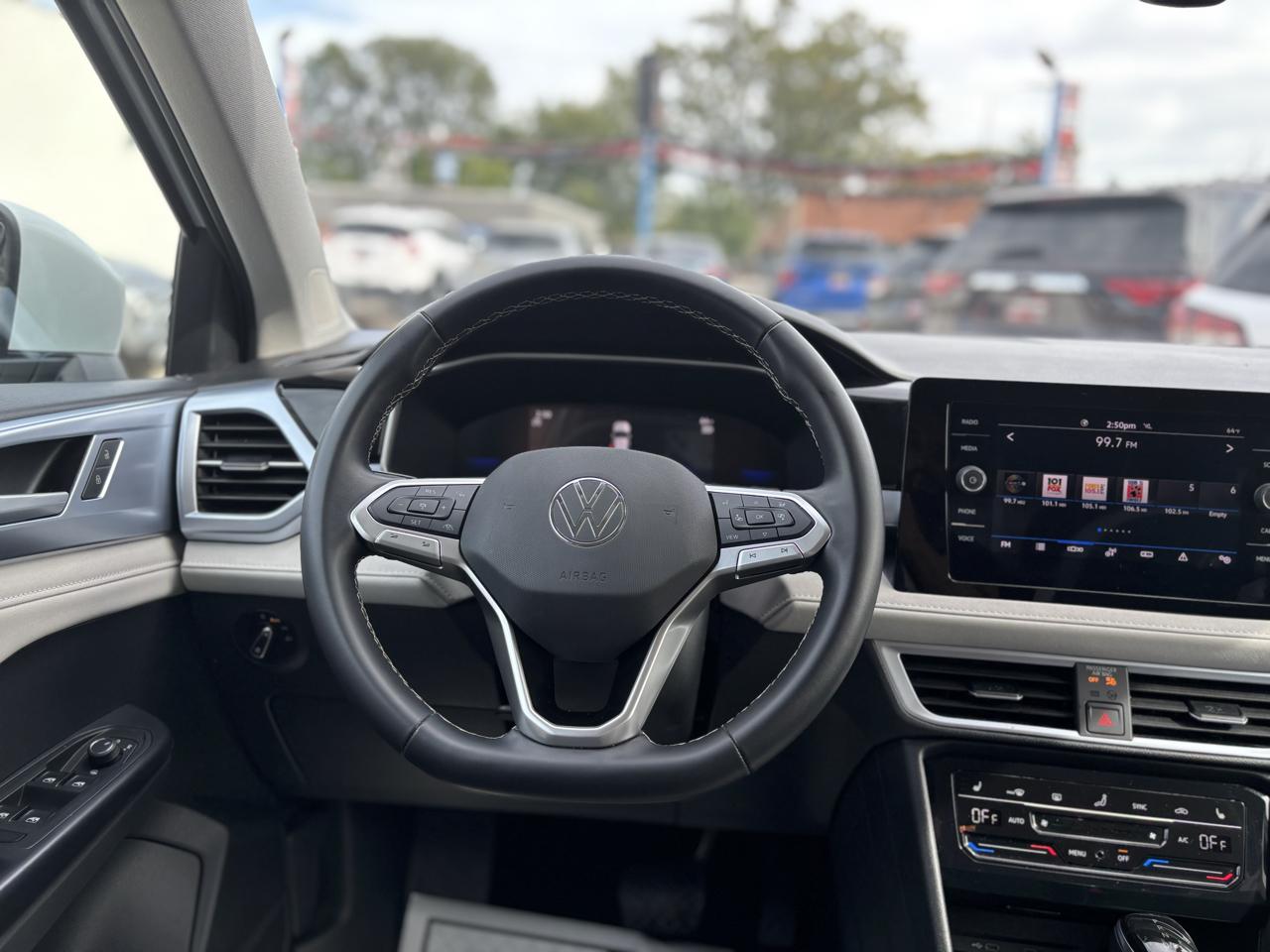 Volkswagen Taos SE 2025