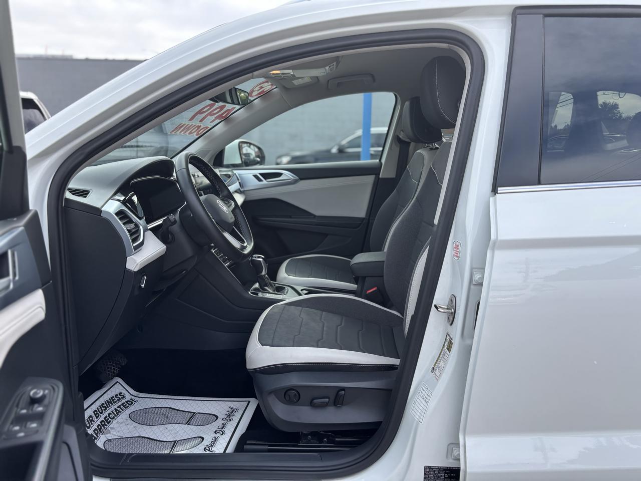Volkswagen Taos SE 2025