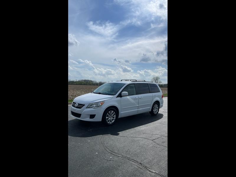 2013 Volkswagen Routan SE