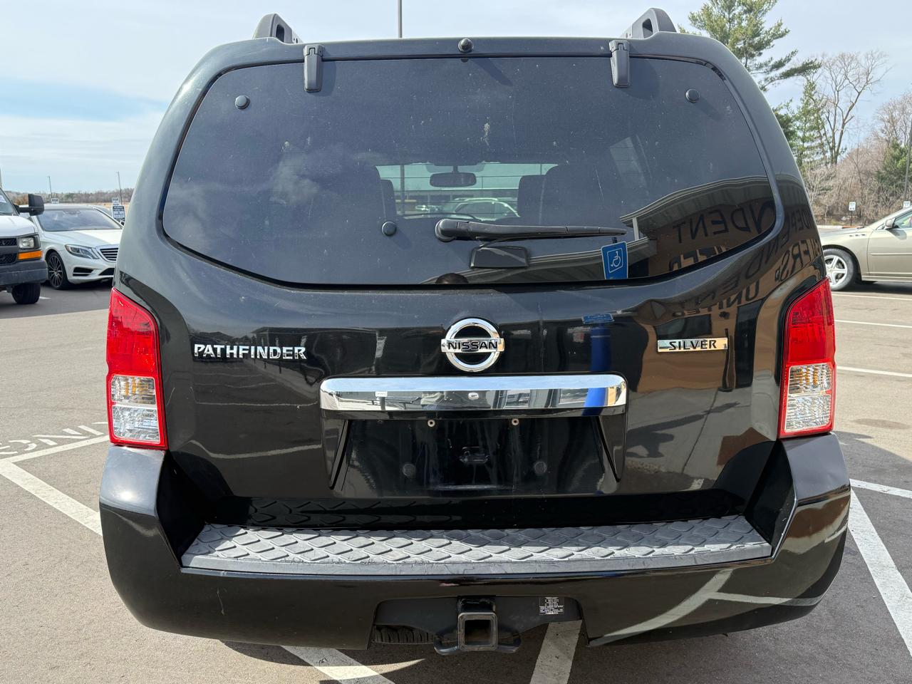 Nissan Pathfinder LE 4WD 2012