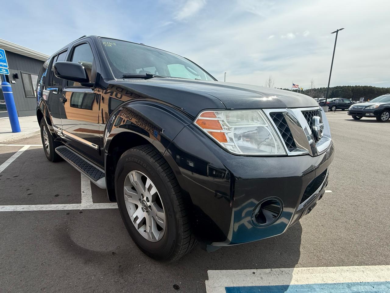 Nissan Pathfinder LE 4WD 2012