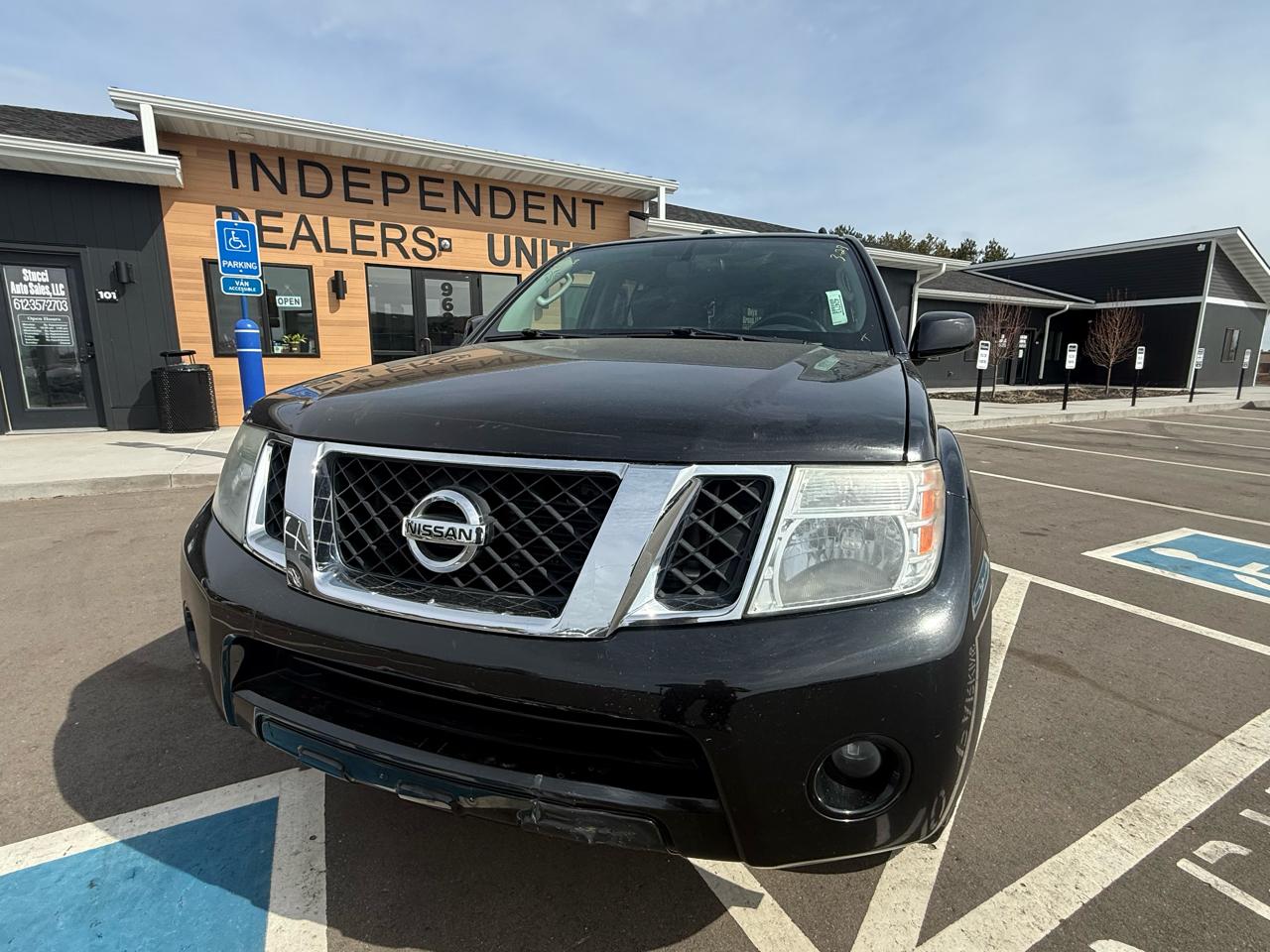 Nissan Pathfinder LE 4WD 2012