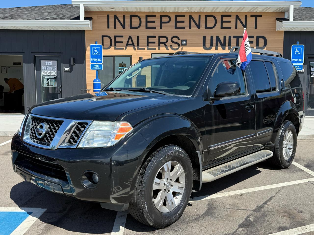 2012 Nissan Pathfinder LE