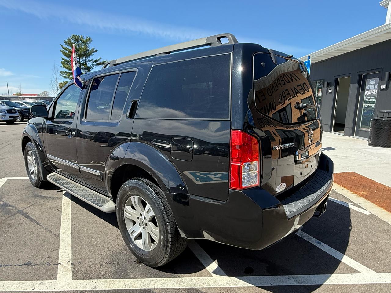 Nissan Pathfinder LE 4WD 2012