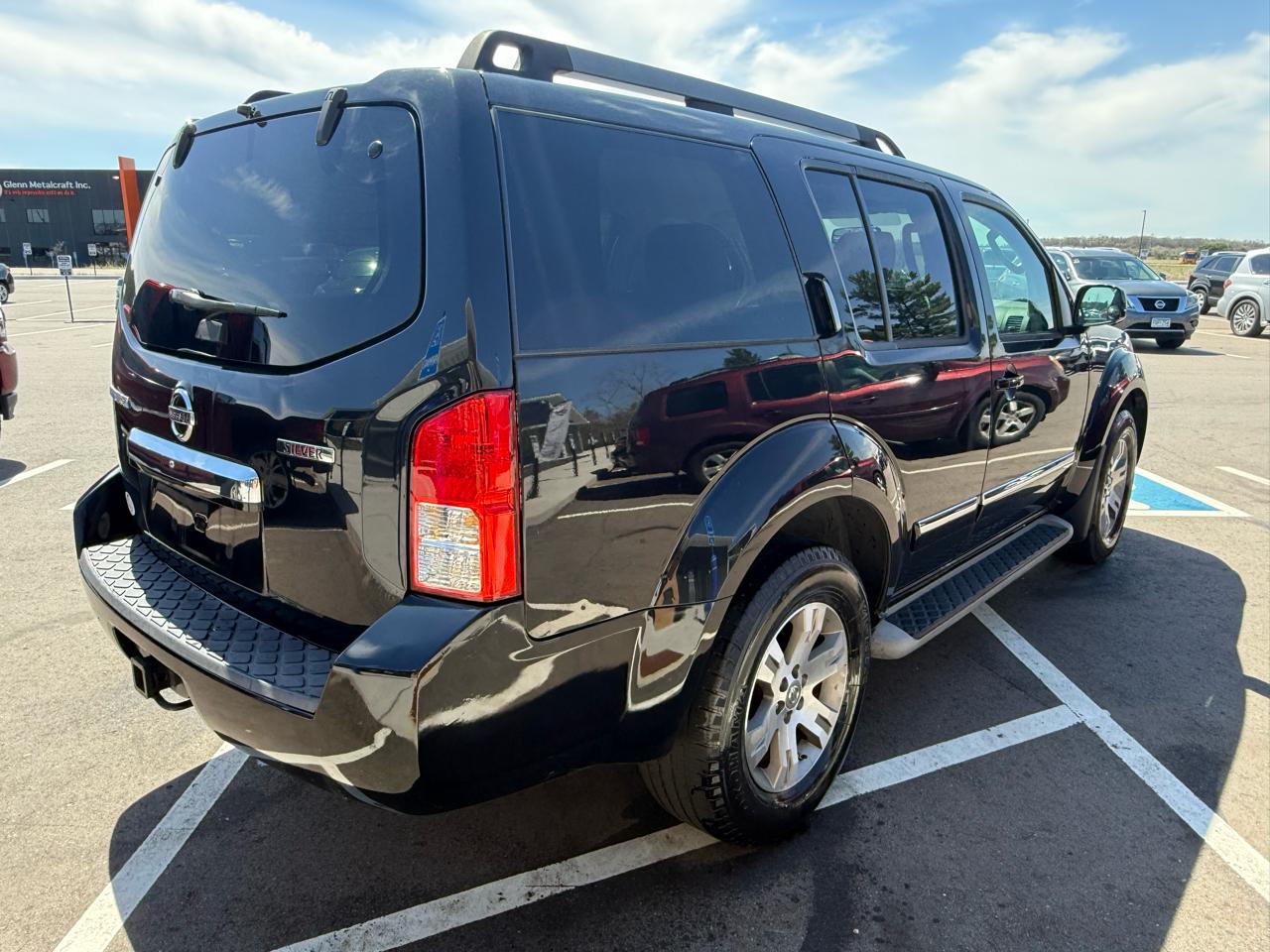 Nissan Pathfinder LE 4WD 2012