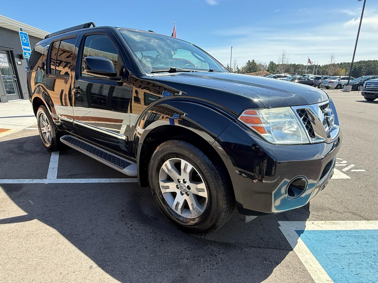 Nissan Pathfinder LE 4WD 2012