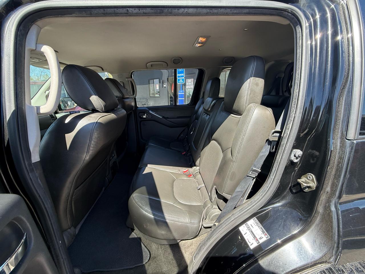 Nissan Pathfinder LE 4WD 2012