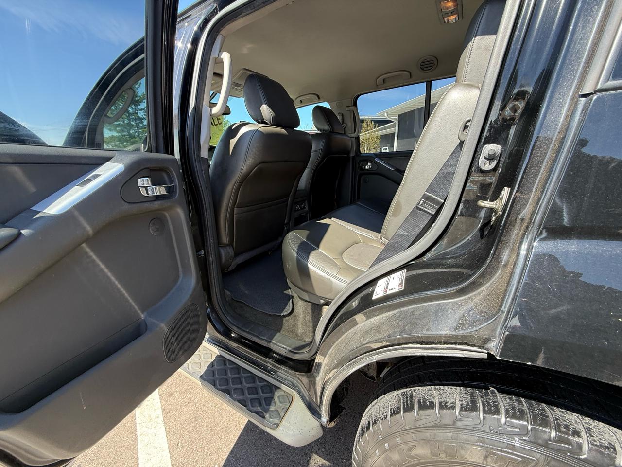 Nissan Pathfinder LE 4WD 2012