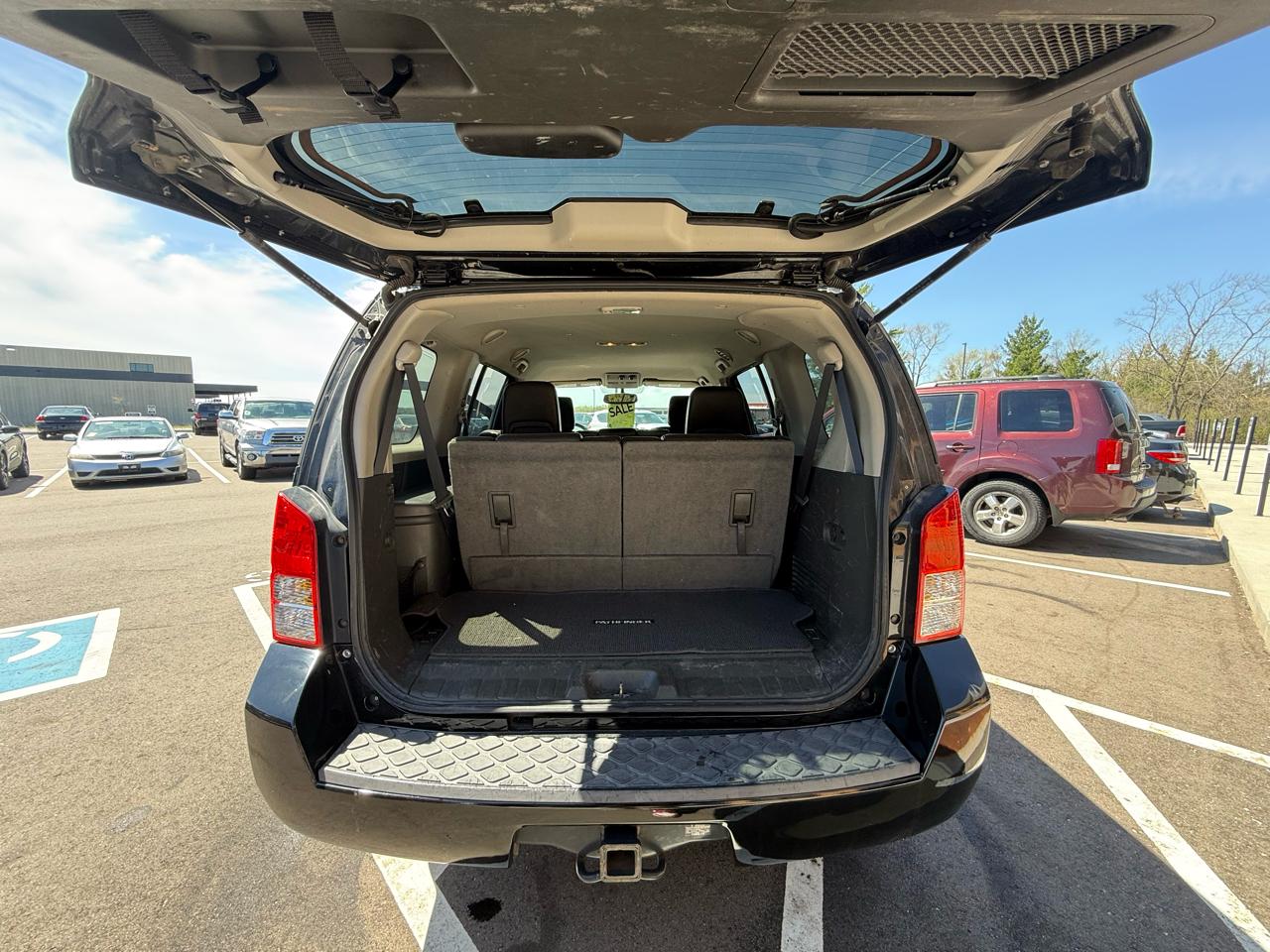 Nissan Pathfinder LE 4WD 2012