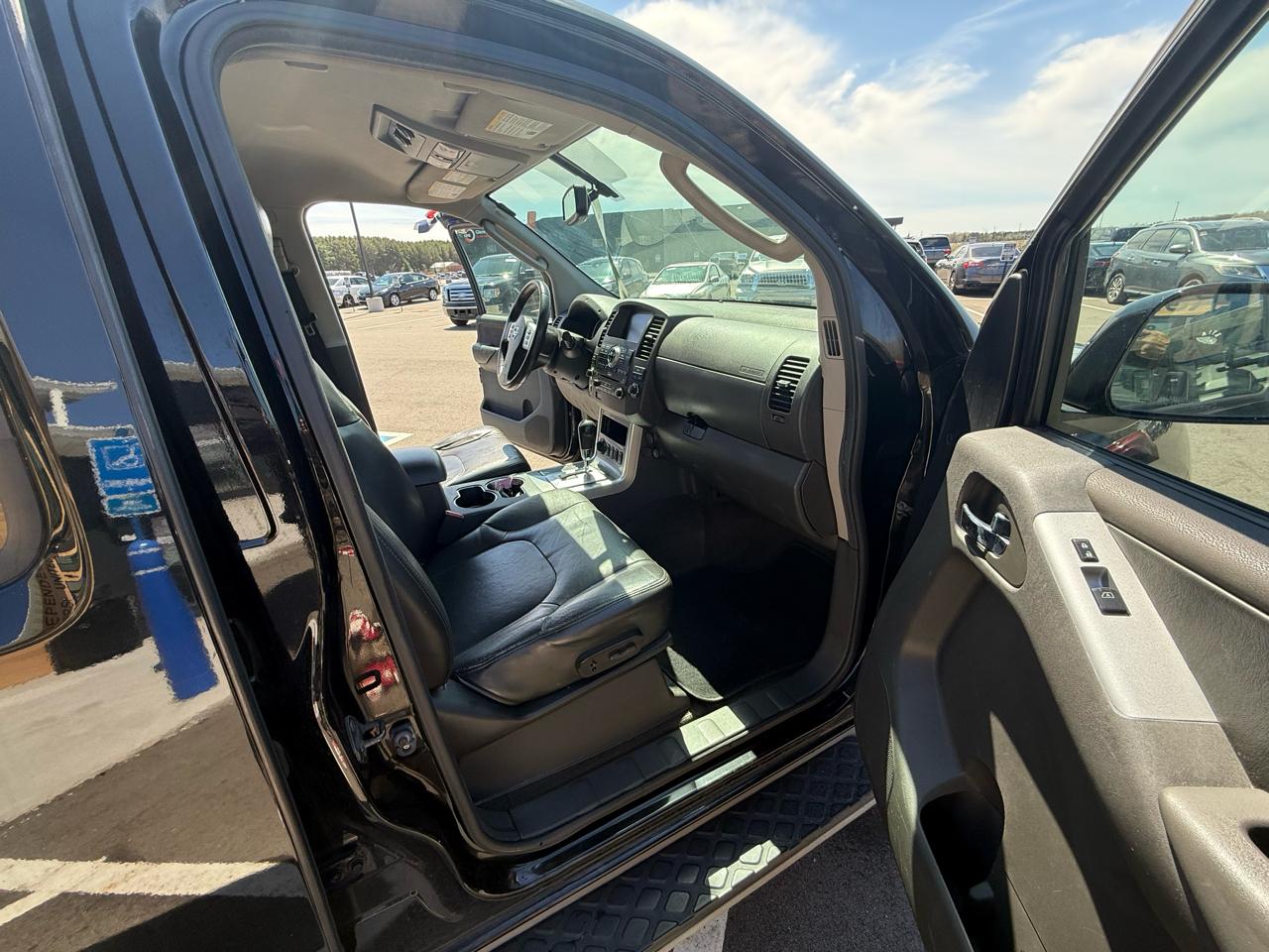 Nissan Pathfinder LE 4WD 2012