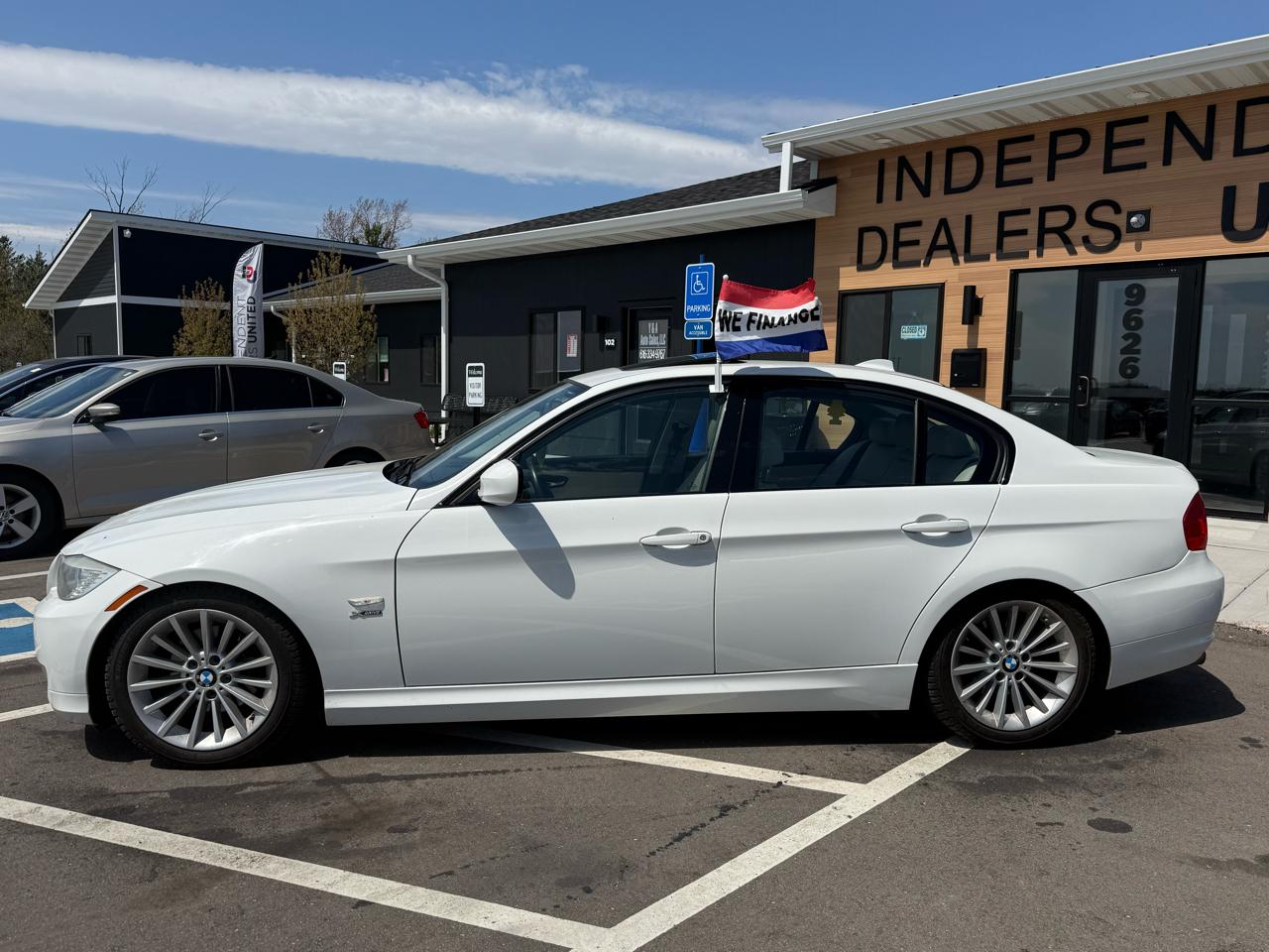 BMW 3-Series 328i xDrive 2011