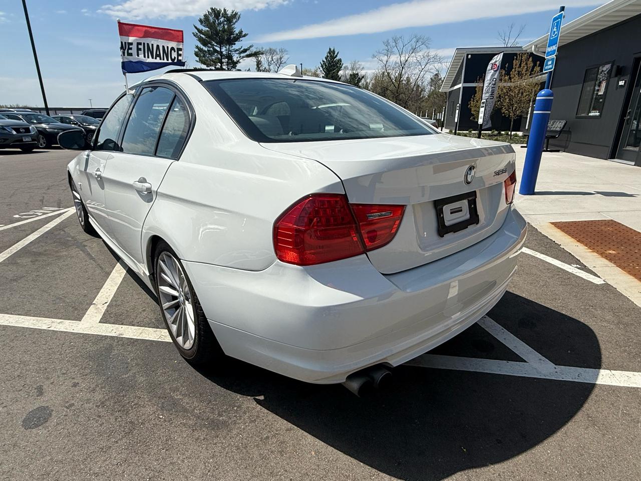 BMW 3-Series 328i xDrive 2011