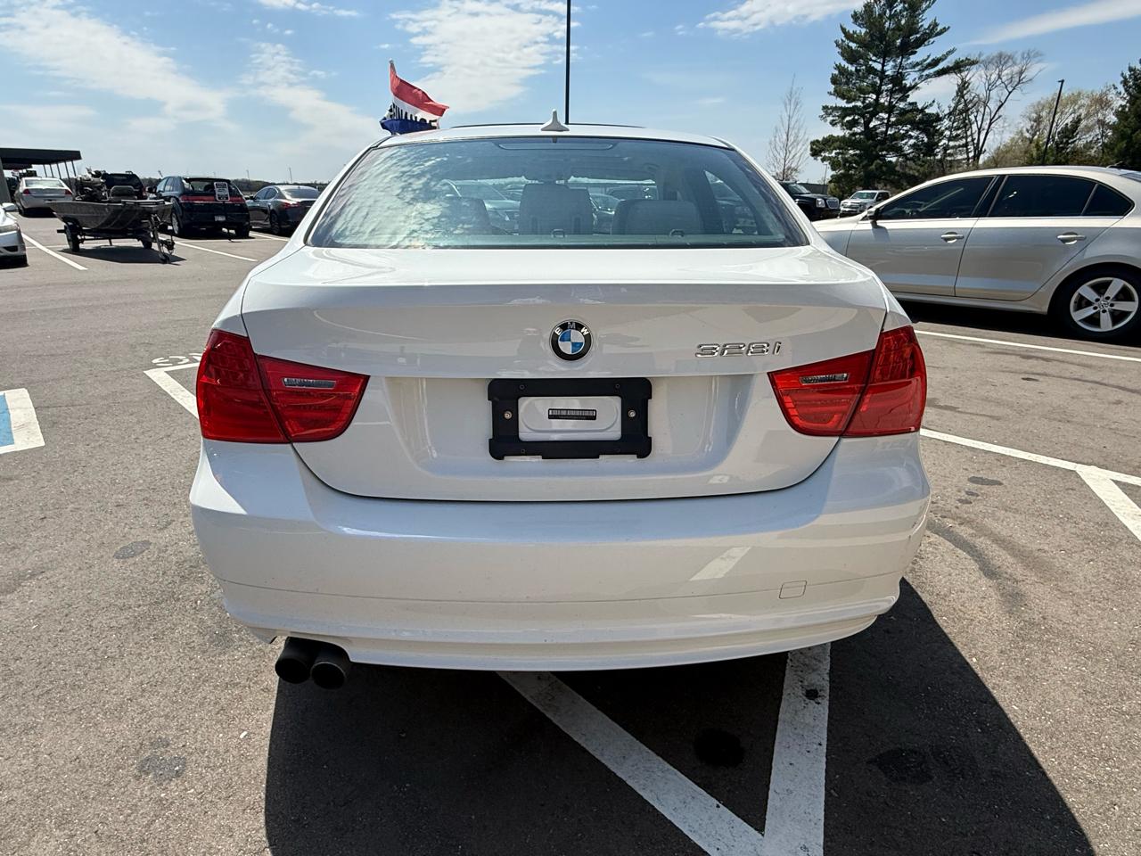 BMW 3-Series 328i xDrive 2011