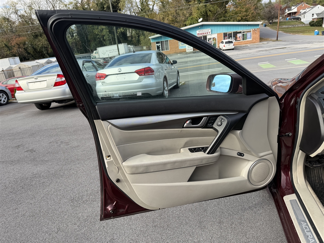 Acura TL 5-Speed AT with Tech Package 2009