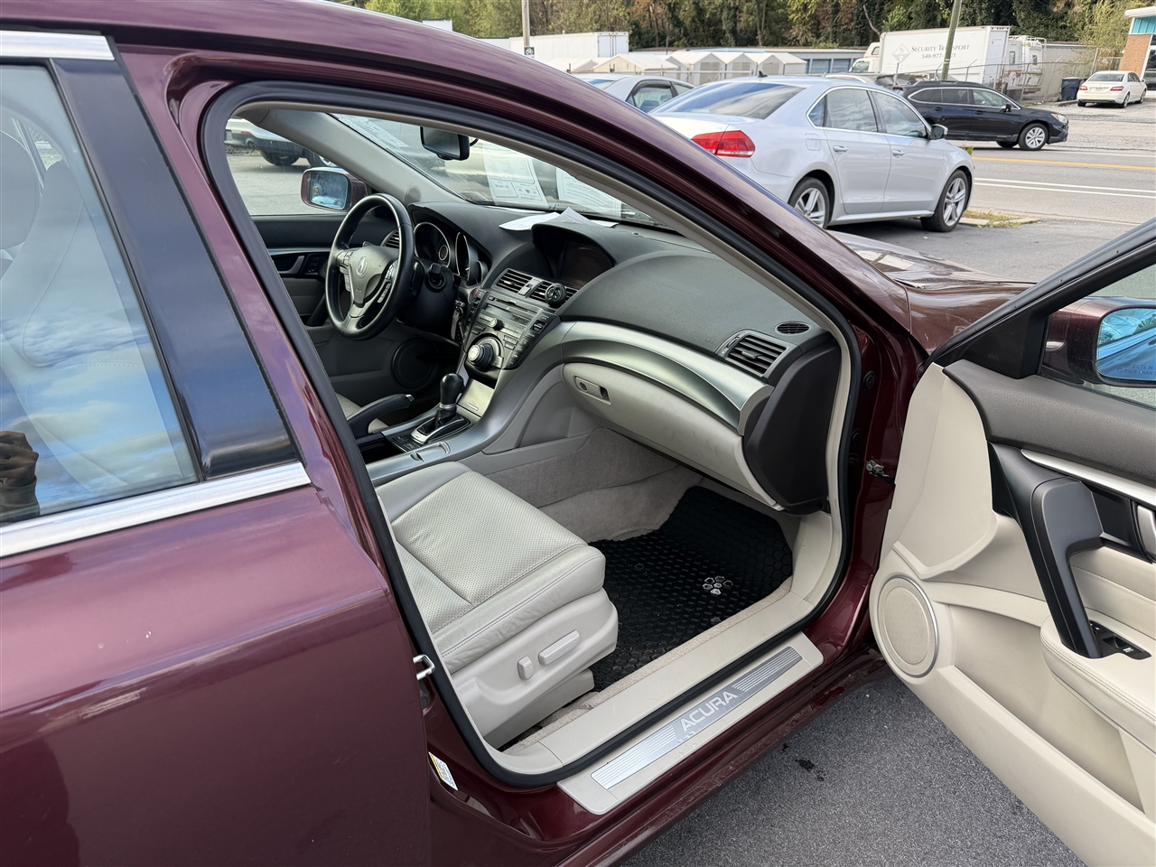 Acura TL 5-Speed AT with Tech Package 2009