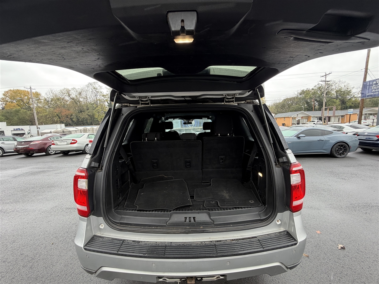 Ford Expedition XLT 4WD 2018