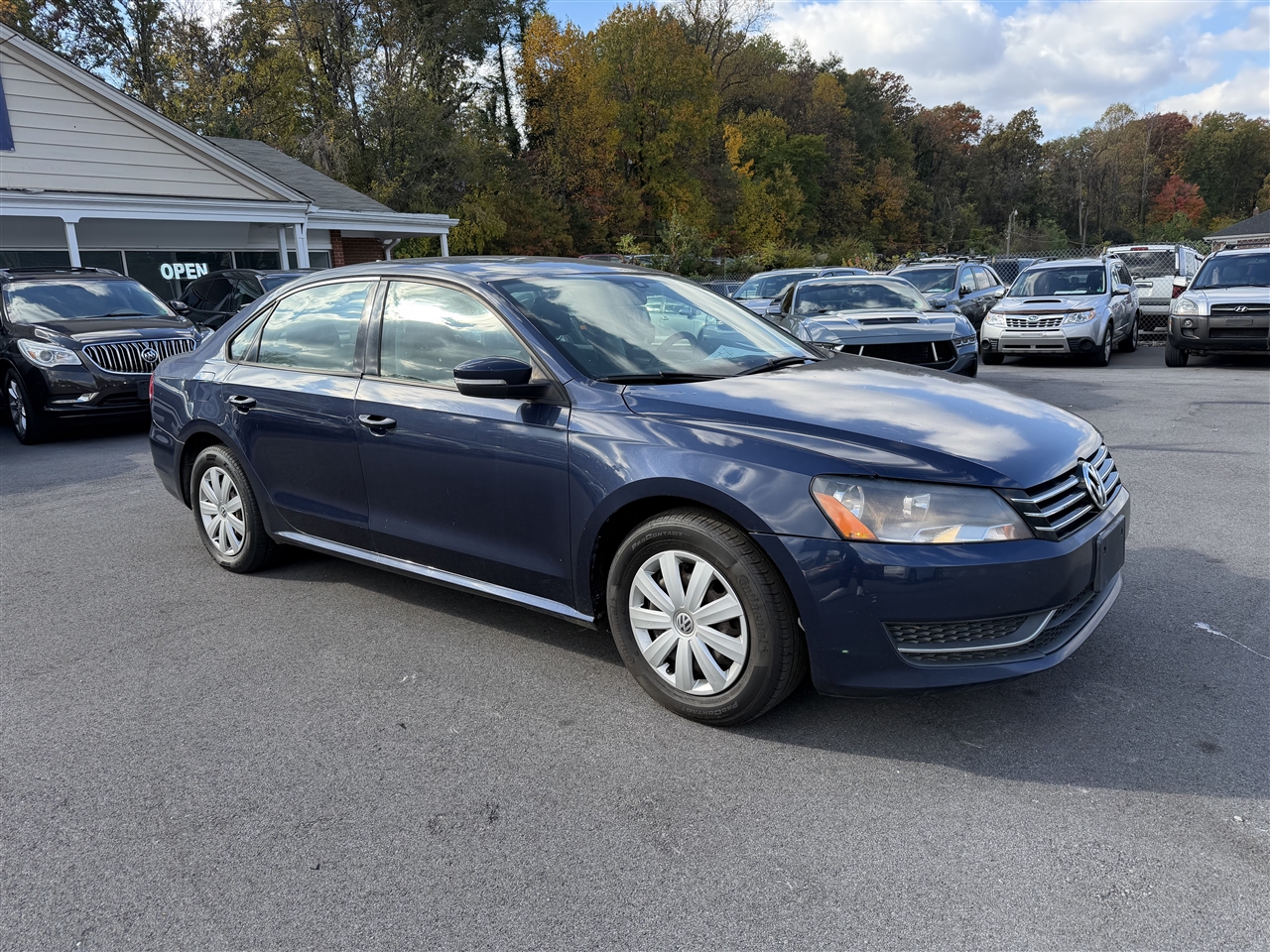 Volkswagen Passat 2.5L S W/Appearance 2013
