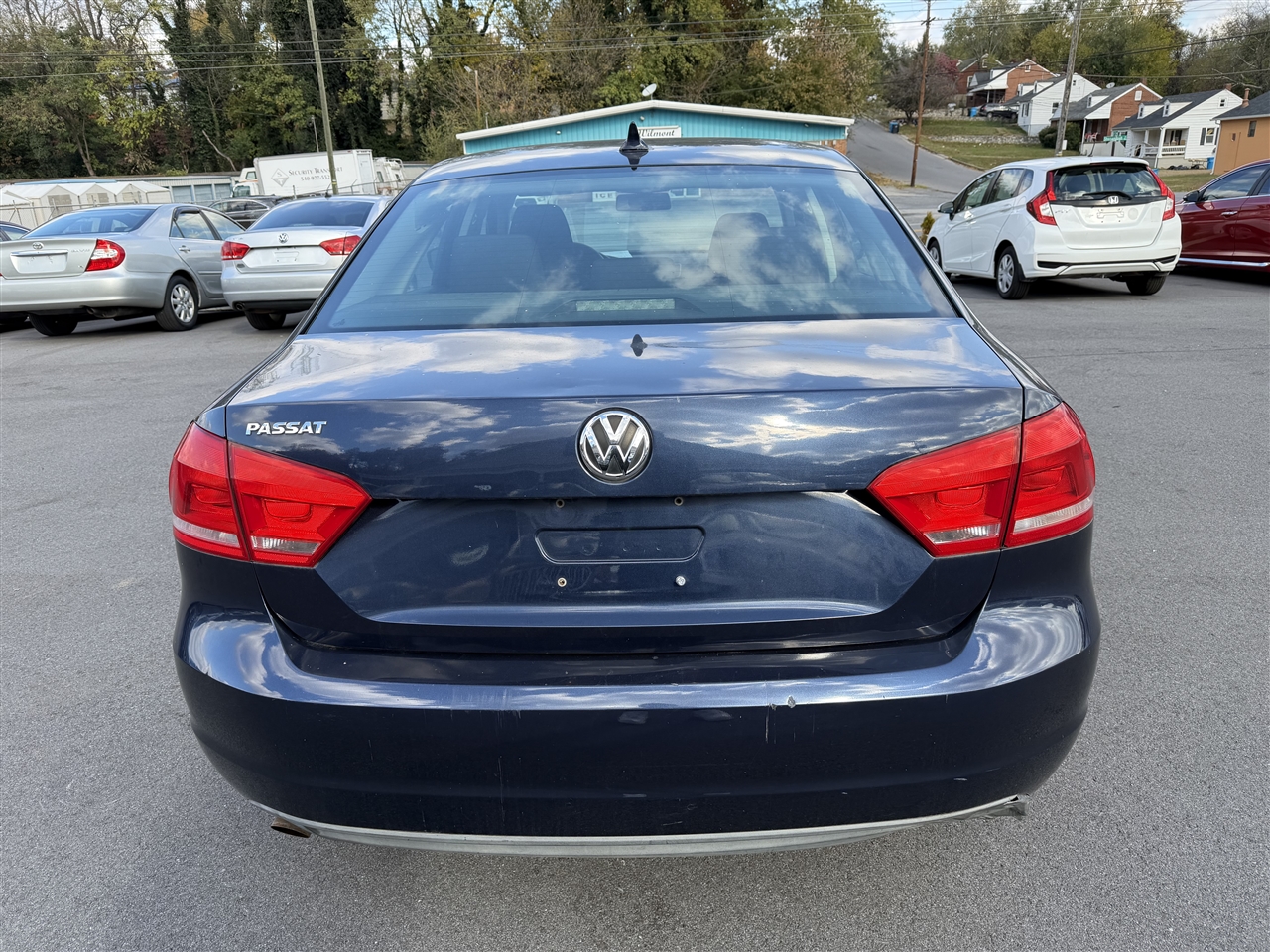 Volkswagen Passat 2.5L S W/Appearance 2013