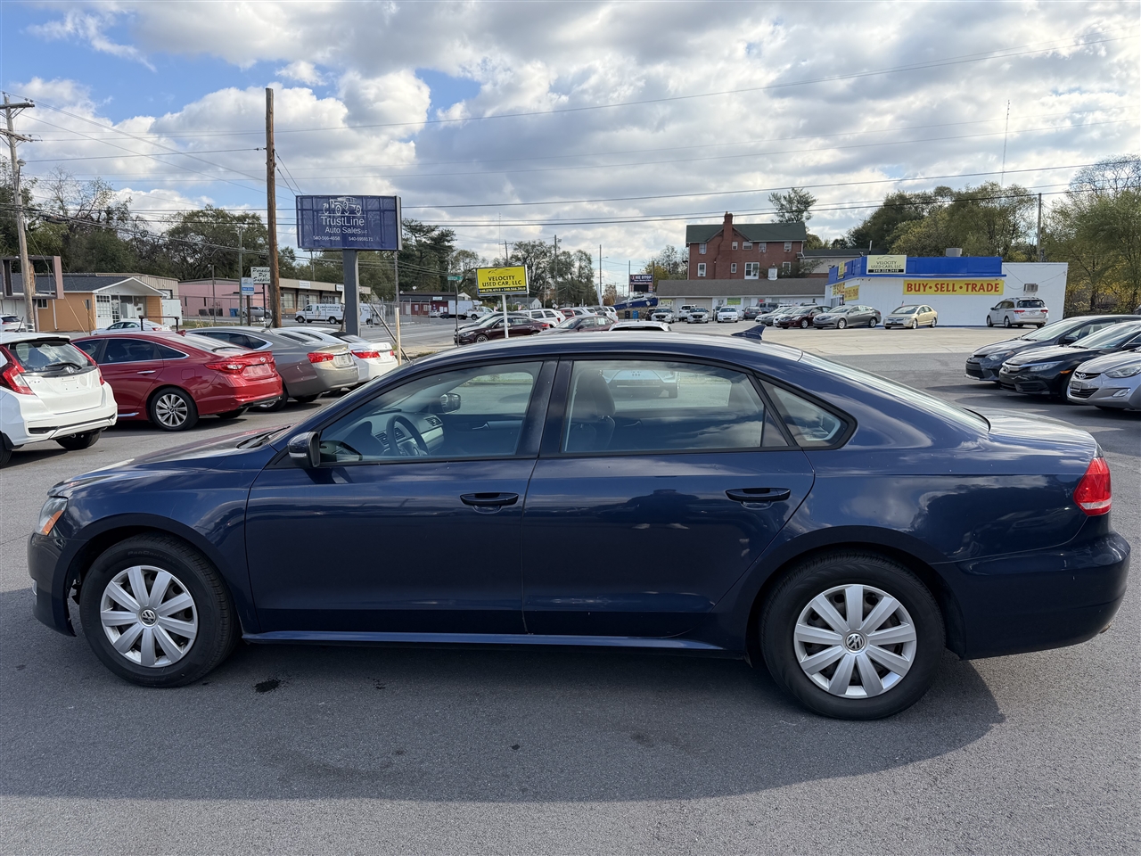 Volkswagen Passat 2.5L S W/Appearance 2013