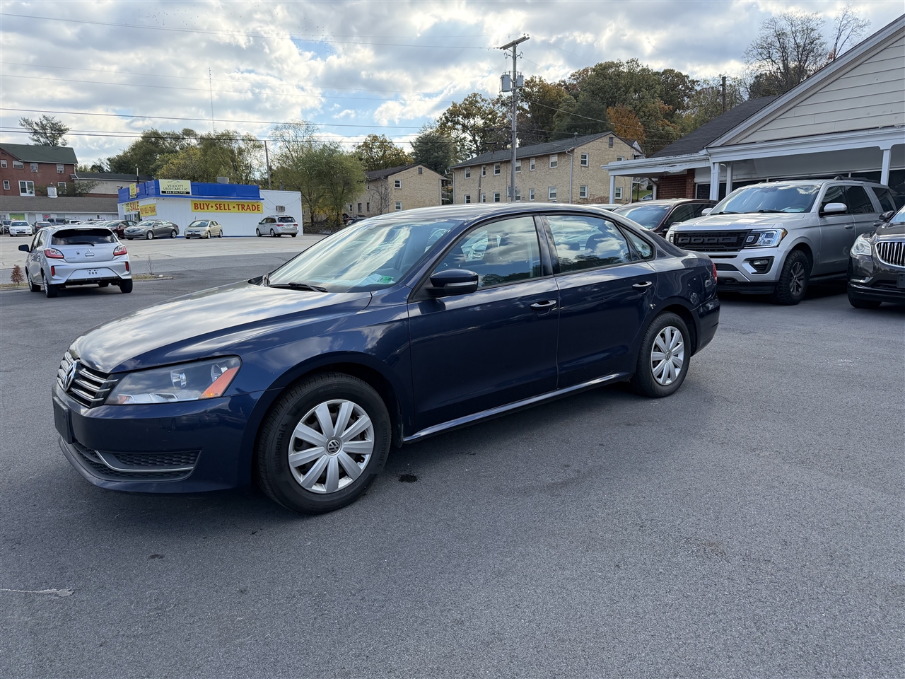 Volkswagen Passat 2.5L S W/Appearance 2013