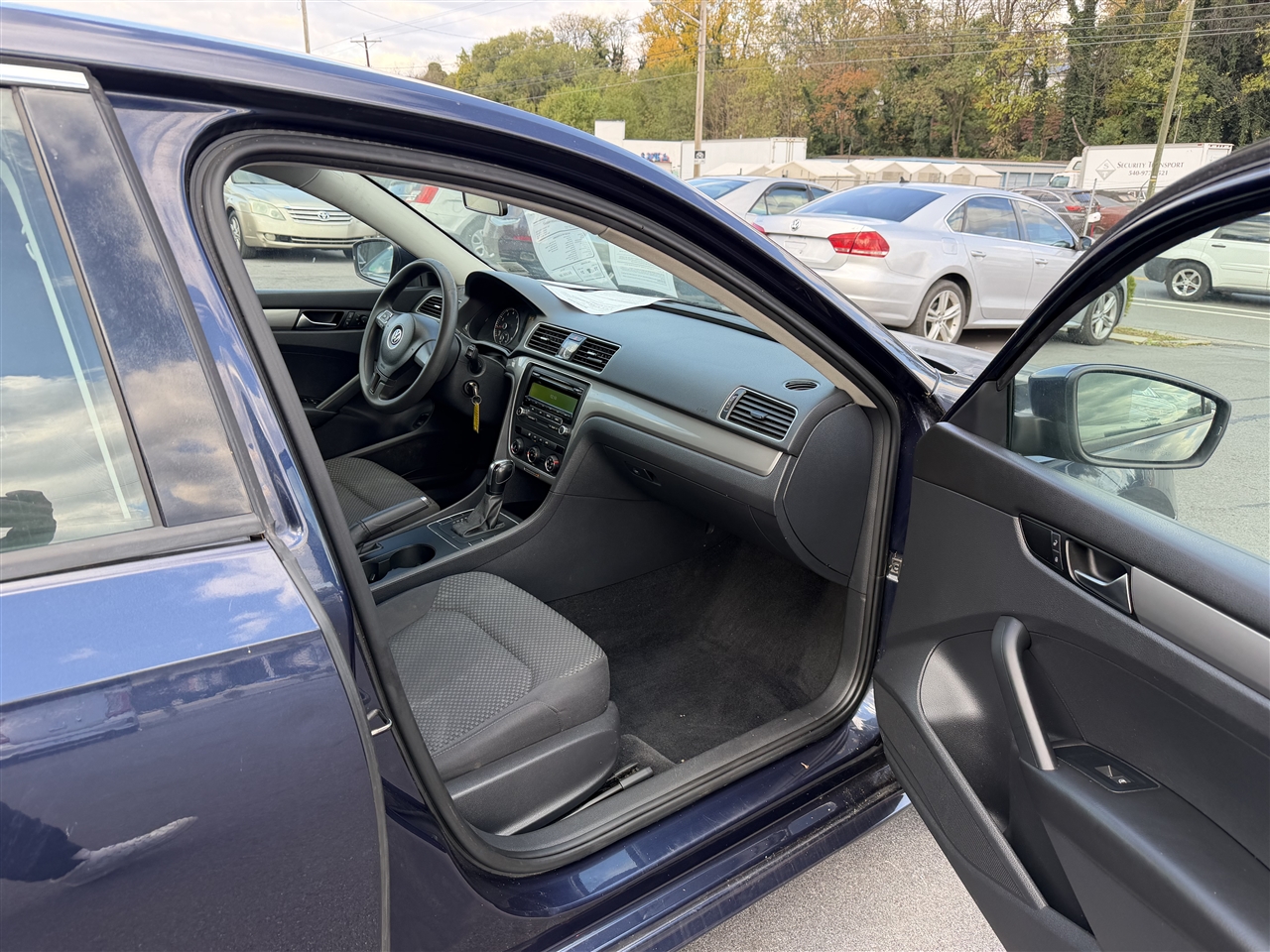 Volkswagen Passat 2.5L S W/Appearance 2013