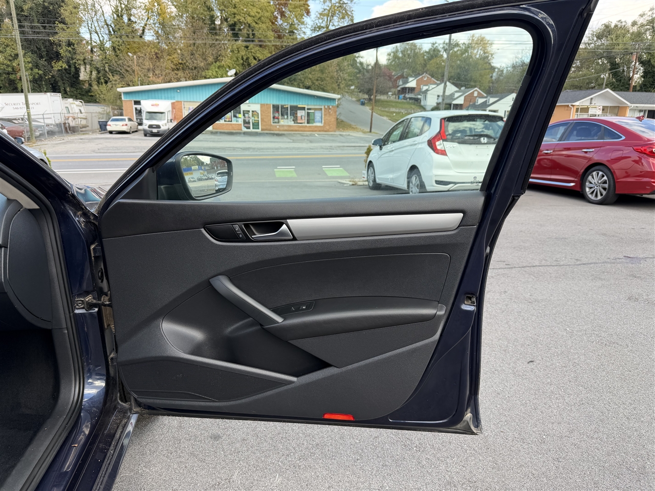 Volkswagen Passat 2.5L S W/Appearance 2013