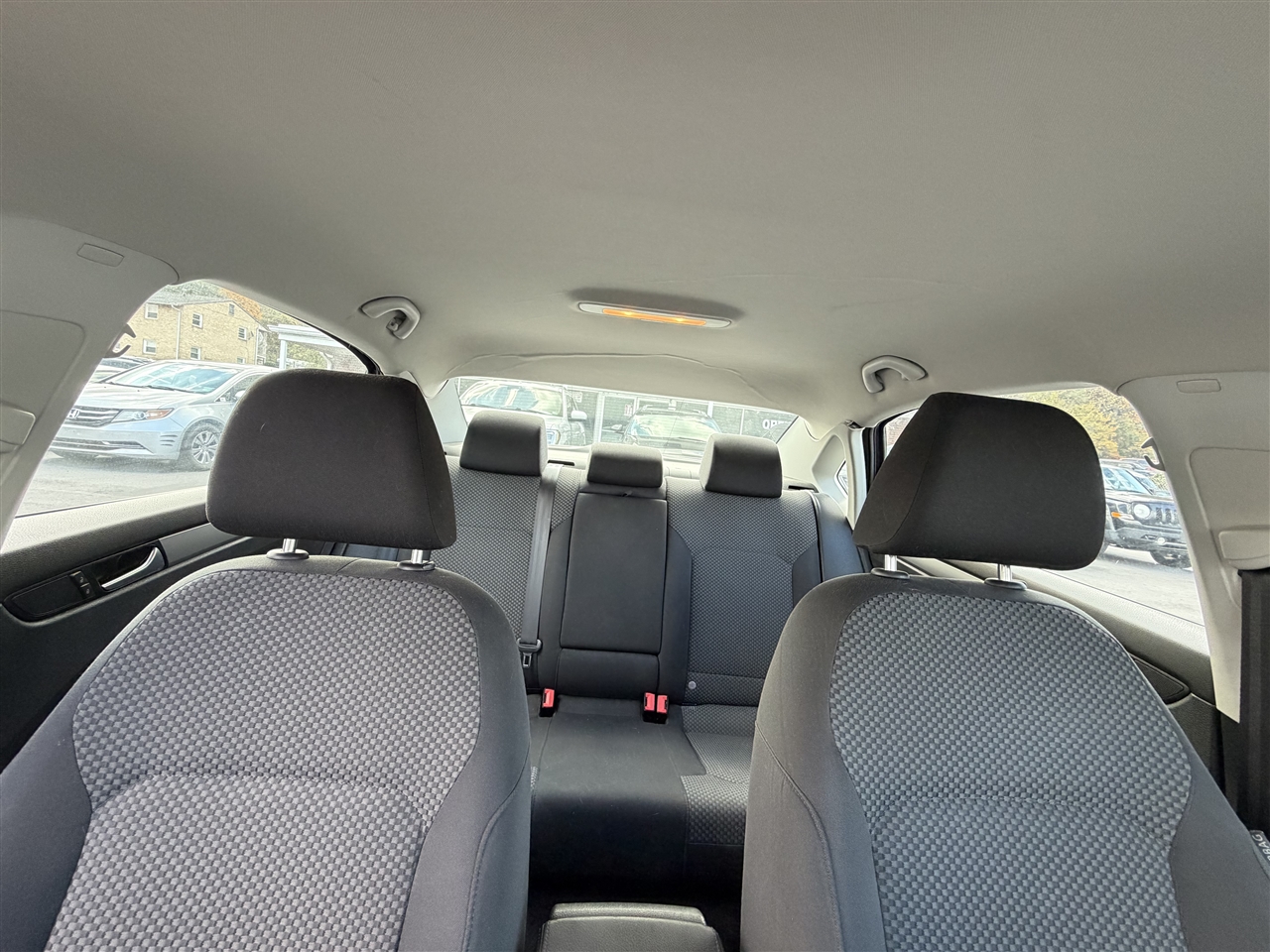 Volkswagen Passat 2.5L S W/Appearance 2013