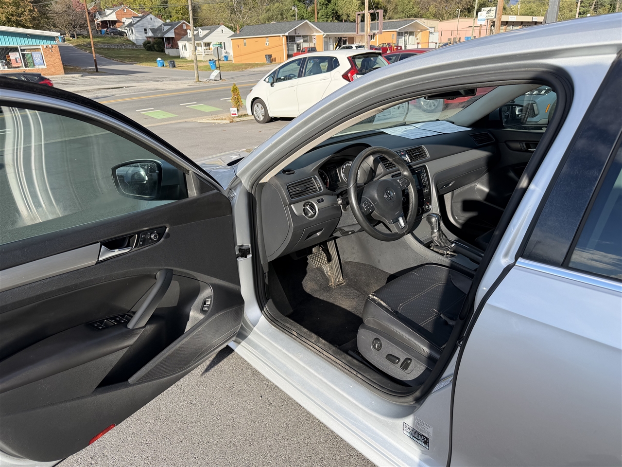 Volkswagen Passat 2.5L SE AT 2014