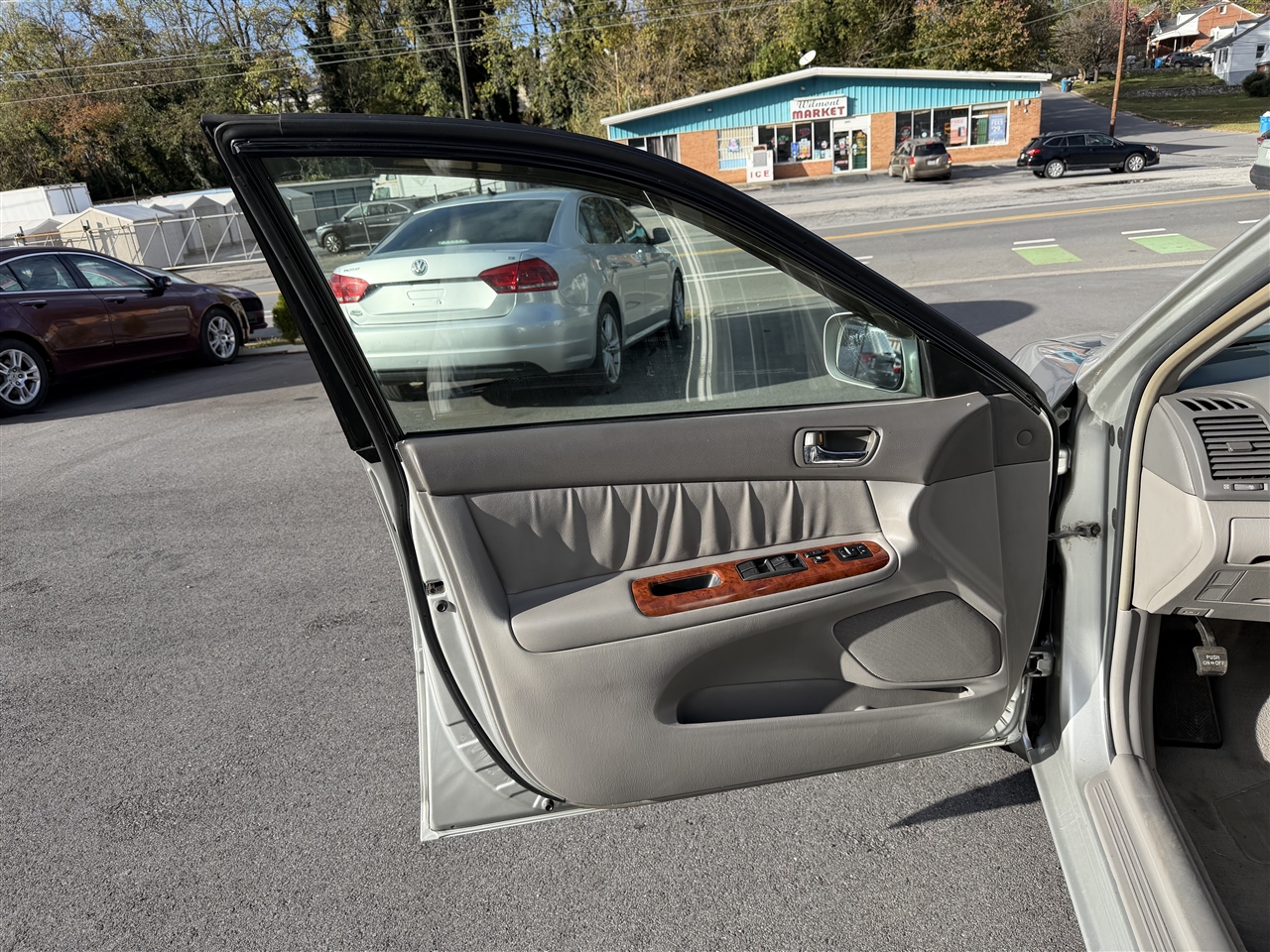 Toyota Camry XLE V6 2002