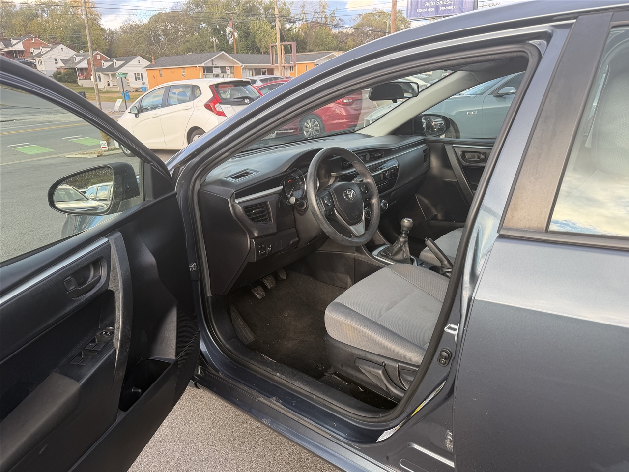 Toyota Corolla L 4-Speed AT 2015