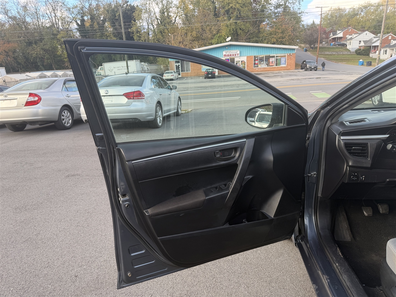 Toyota Corolla L 4-Speed AT 2015