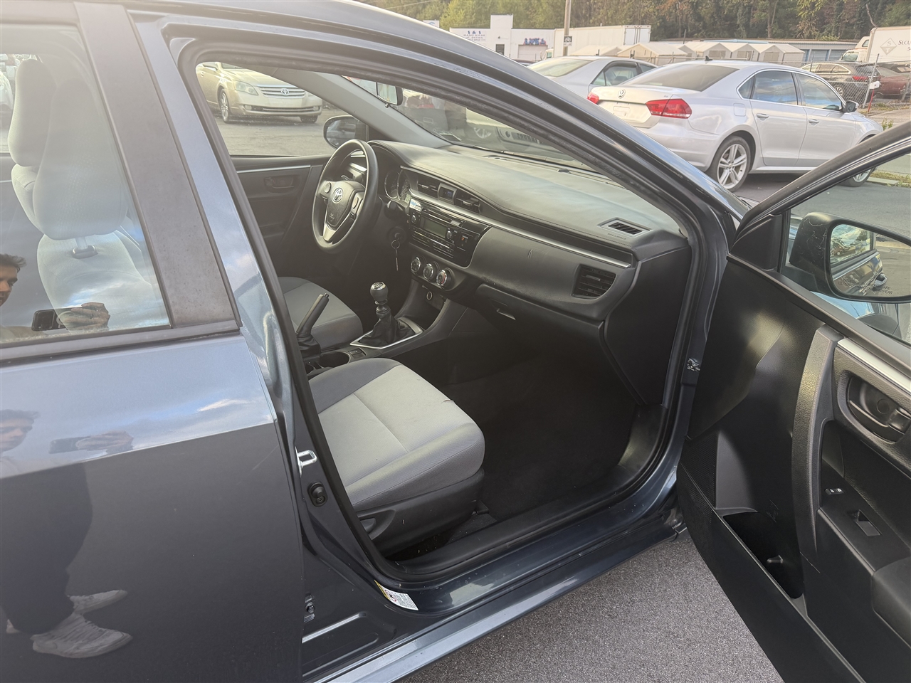 Toyota Corolla L 4-Speed AT 2015