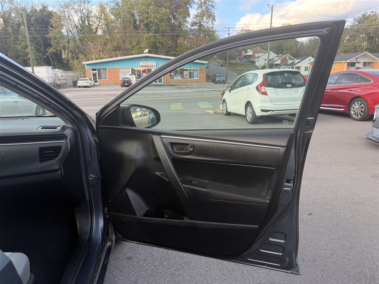 Toyota Corolla L 4-Speed AT 2015