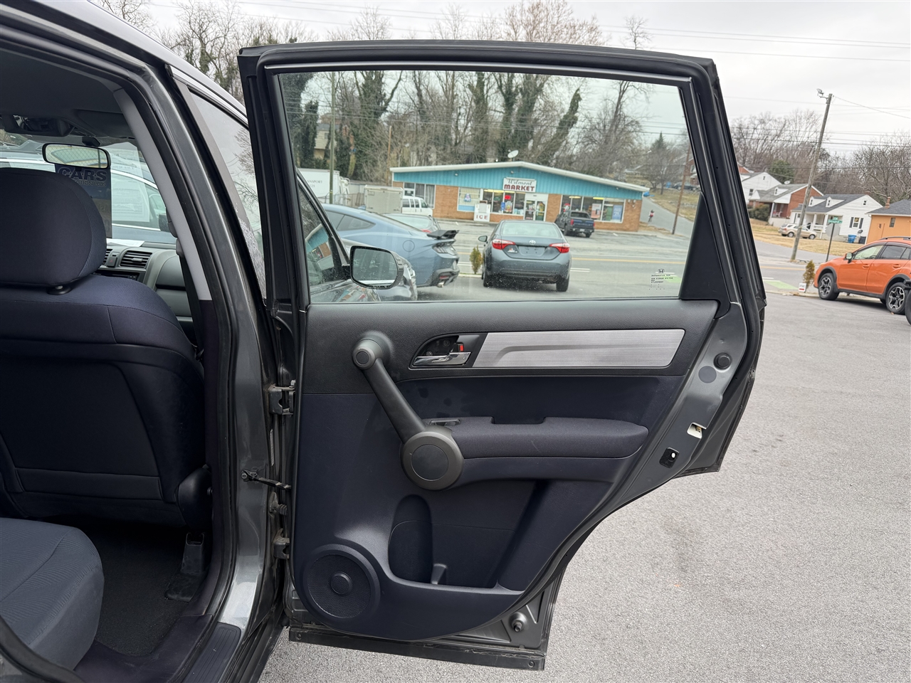 Honda CR-V LX 2WD 5-Speed AT 2011