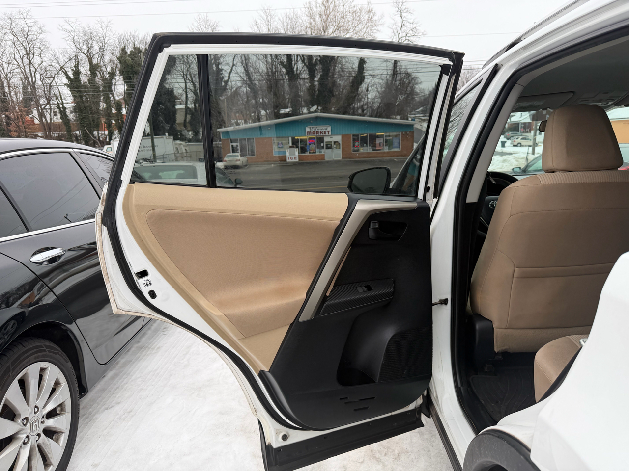 Toyota RAV4 AWD 4dr LE (Natl) 2013