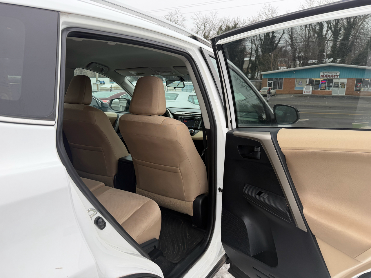 Toyota RAV4 AWD 4dr LE (Natl) 2013