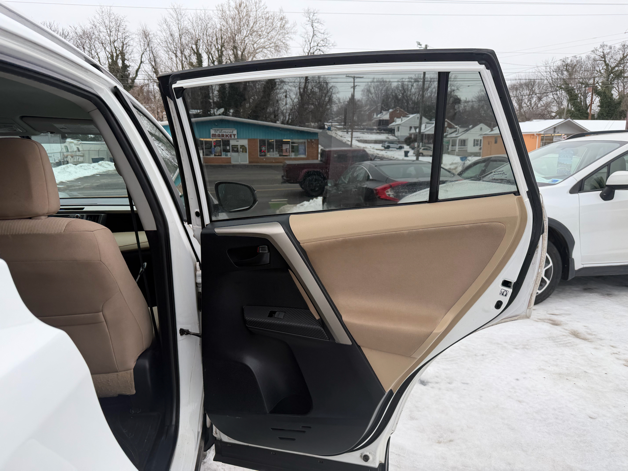 Toyota RAV4 AWD 4dr LE (Natl) 2013