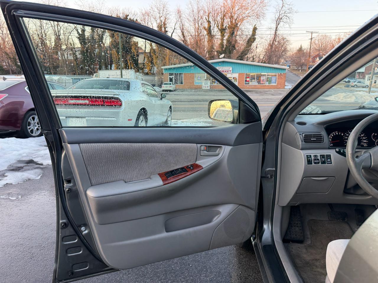 Toyota Corolla 4dr Sdn Auto LE (Natl) 2007